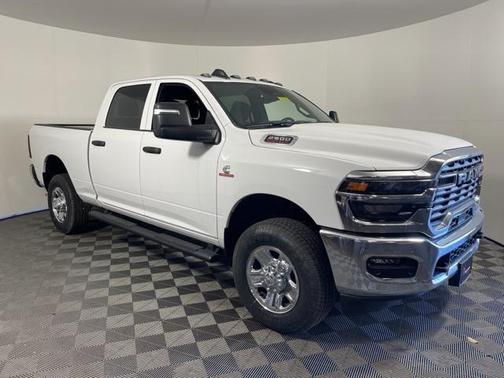 2025 RAM 2500 Tradesman Crew Cab 4x4 6'4' Box