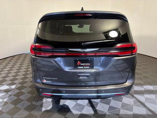Granite Crystal Metallic Clearcoat 2023 Chrysler Pacifica Touring L