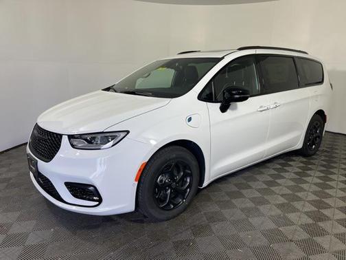 2025 Chrysler Pacifica Hybrid Premium S Appearance Pkg