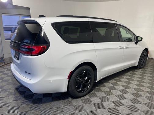 2025 Chrysler Pacifica Hybrid Premium S Appearance Pkg