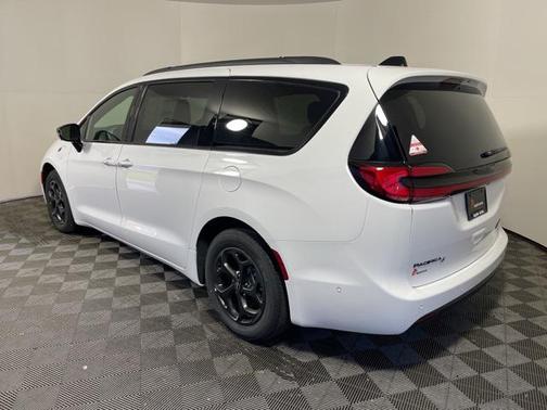 2025 Chrysler Pacifica Hybrid Premium S Appearance Pkg