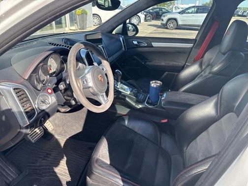 2014 Porsche Cayenne GTS