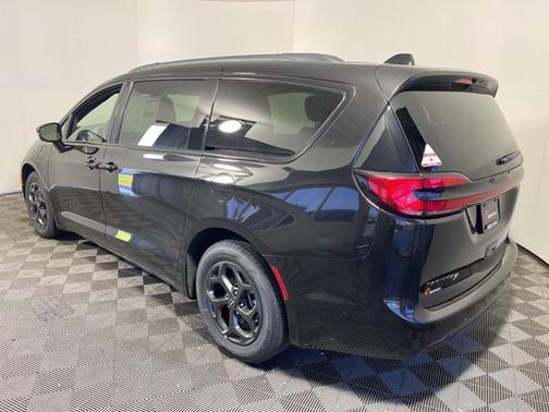 2025 Chrysler Pacifica Hybrid Premium S Appearance Pkg