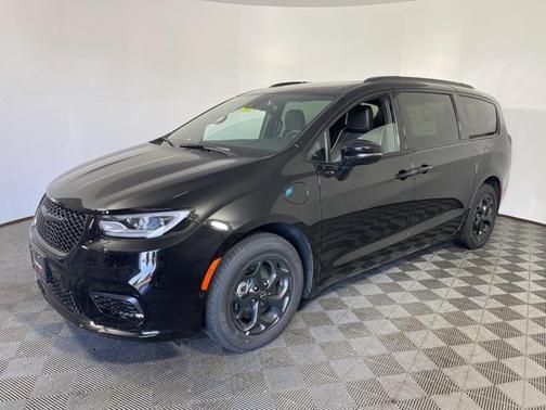 2025 Chrysler Pacifica Hybrid Premium S Appearance Pkg