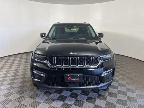 Diamond Black Crystal Pearlcoat 2023 Jeep Grand Cherokee Limited