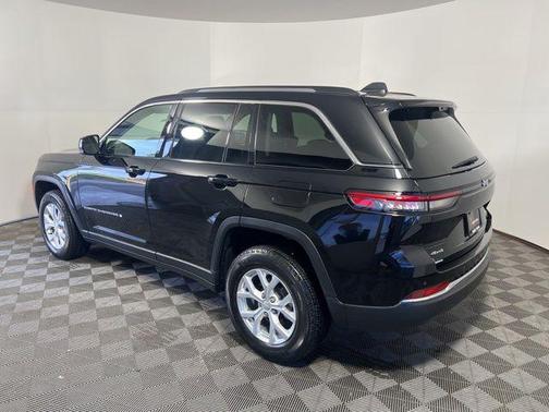 Diamond Black Crystal Pearlcoat 2023 Jeep Grand Cherokee Limited