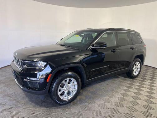 Diamond Black Crystal Pearlcoat 2023 Jeep Grand Cherokee Limited