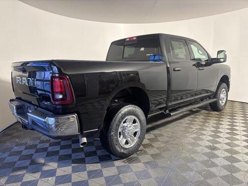 2026 RAM 2500 Tradesman Crew Cab 4x4 6'4' Box