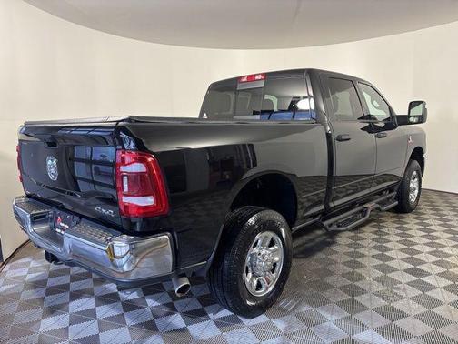 Diamond Black Crystal Pearlcoat 2024 RAM 3500 Tradesman Crew Cab 4x4 6'4' Box