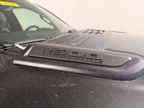 Diamond Black Crystal Pearl-Coat Exterior Paint 2026 RAM 1500 Laramie