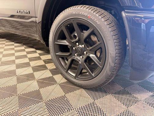 Diamond Black Crystal Pearl-Coat Exterior Paint 2026 RAM 1500 Laramie