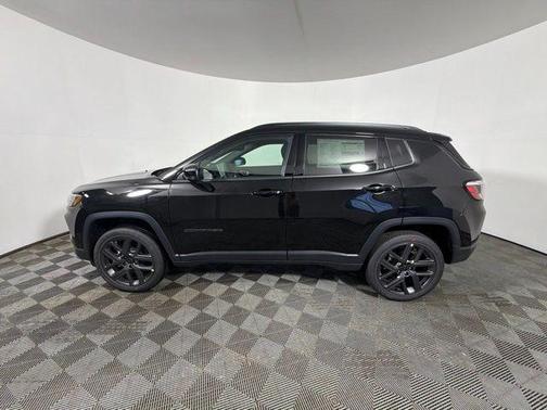 Diamond Black Crystal Pearl-Coat Exterior Paint 2026 Jeep Compass Limited