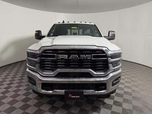 2026 RAM 2500 Tradesman Crew Cab 4x4 6'4' Box
