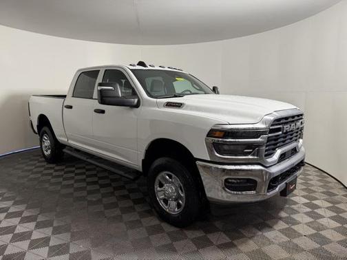 2026 RAM 2500 Tradesman Crew Cab 4x4 6'4' Box