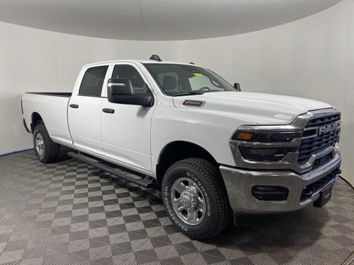 2025 RAM 2500 Tradesman Crew Cab 4x4 8' Box