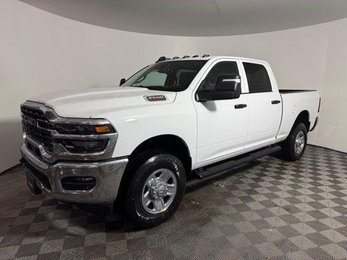 2026 RAM 2500 Tradesman Crew Cab 4x4 6'4' Box
