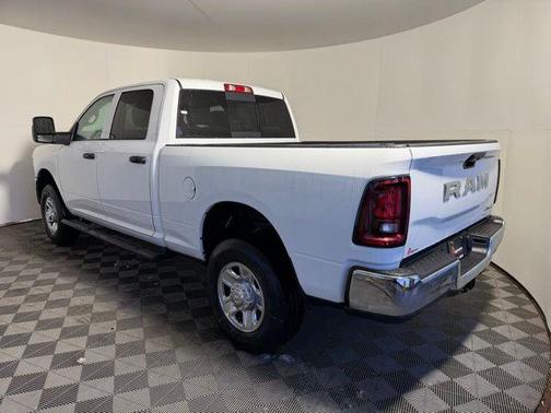 2026 RAM 2500 Tradesman Crew Cab 4x4 6'4' Box