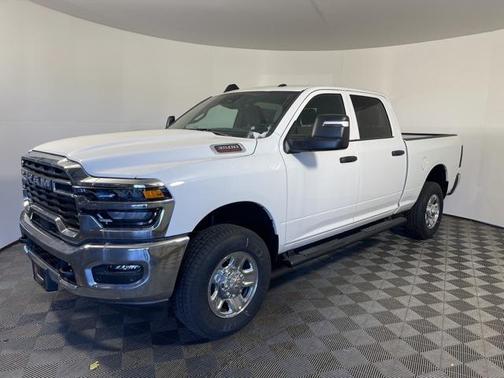 2025 RAM 3500 Tradesman Crew Cab 4x4 6'4' Box
