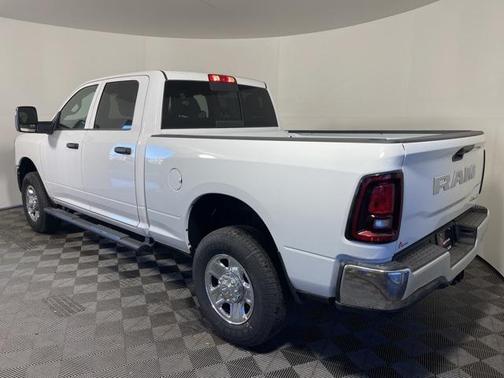 2025 RAM 3500 Tradesman Crew Cab 4x4 6'4' Box