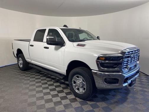 2025 RAM 3500 Tradesman Crew Cab 4x4 6'4' Box