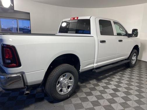 2025 RAM 3500 Tradesman Crew Cab 4x4 6'4' Box