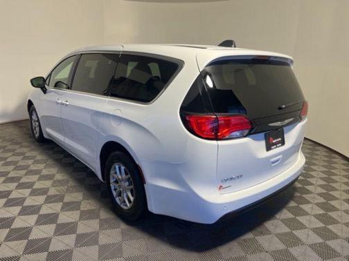 2026 Chrysler Voyager LX