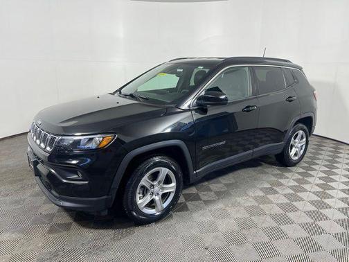 Diamond Black Crystal Pearlcoat 2024 Jeep Compass Latitude
