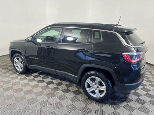 Diamond Black Crystal Pearlcoat 2024 Jeep Compass Latitude