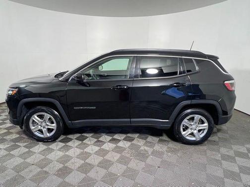 Diamond Black Crystal Pearlcoat 2024 Jeep Compass Latitude