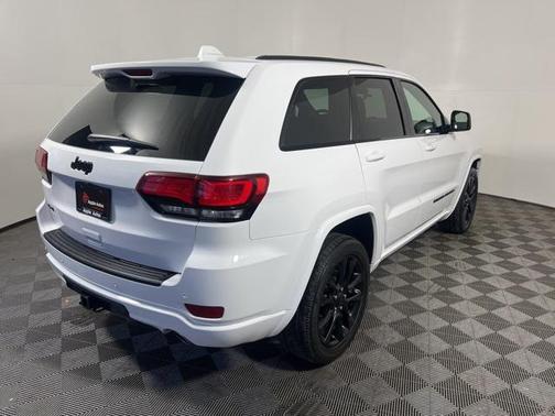 2022 Jeep Grand Cherokee Laredo