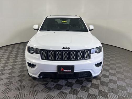 2022 Jeep Grand Cherokee Laredo