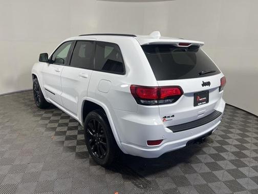 2022 Jeep Grand Cherokee Laredo