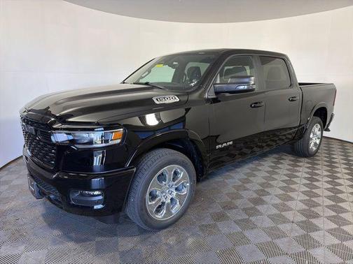 Diamond Black Crystal Pearl-Coat Exterior Paint 2026 RAM 1500 Big Horn/Lone Star