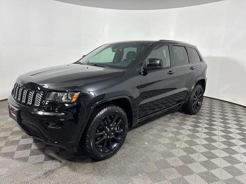 Diamond Black Crystal Pearlcoat 2018 Jeep Grand Cherokee Altitude