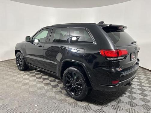 Diamond Black Crystal Pearlcoat 2018 Jeep Grand Cherokee Altitude