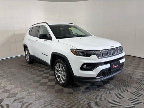 Bright White Clearcoat 2022 Jeep Compass Latitude Lux