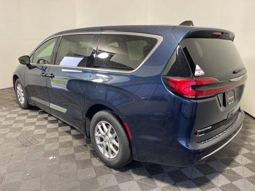 2025 Chrysler Pacifica L