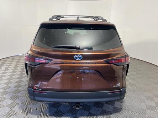 2022 Toyota Sienna LE