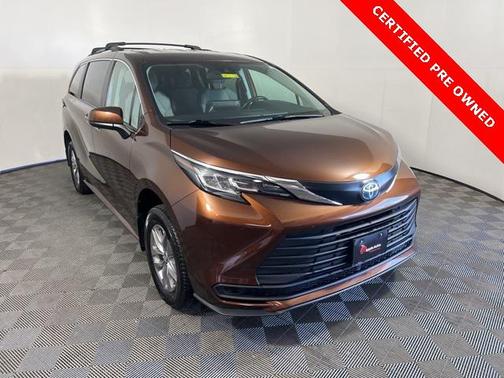 2022 Toyota Sienna LE
