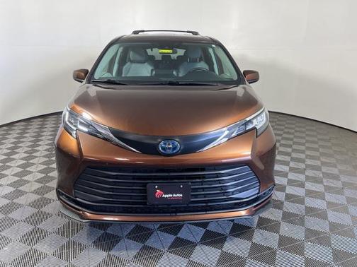 2022 Toyota Sienna LE