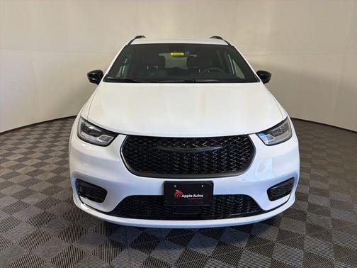 Bright White Clear-Coat Exterior Paint 2026 Chrysler Pacifica L