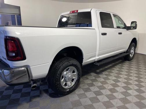 2025 RAM 2500 Tradesman Crew Cab 4x4 6'4' Box