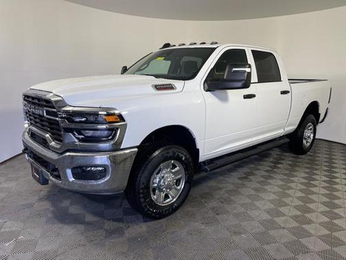 2025 RAM 2500 Tradesman Crew Cab 4x4 6'4' Box