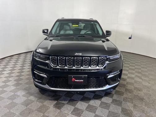 2022 Jeep Grand Cherokee Summit