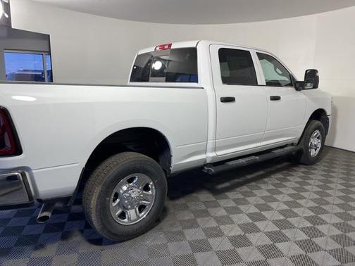 2025 RAM 2500 Tradesman Crew Cab 4x4 6'4' Box