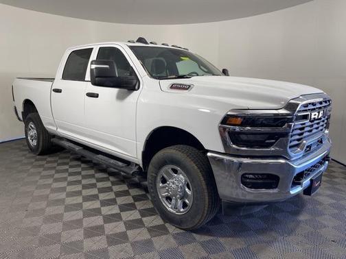 2025 RAM 2500 Tradesman Crew Cab 4x4 6'4' Box