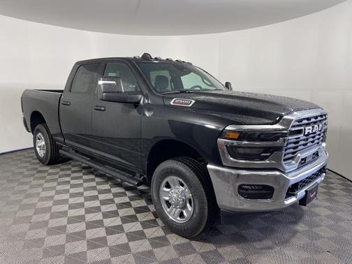2025 RAM 2500 Tradesman Crew Cab 4x4 6'4' Box