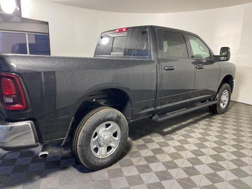 2025 RAM 2500 Tradesman Crew Cab 4x4 6'4' Box