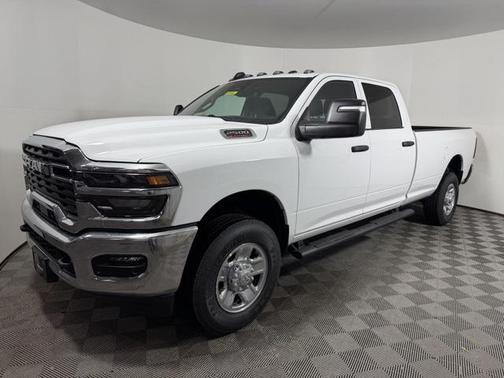2026 RAM 2500 Tradesman Crew Cab 4x4 8' Box