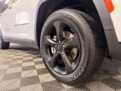 Bright White Clearcoat 2023 Jeep Grand Cherokee L Limited